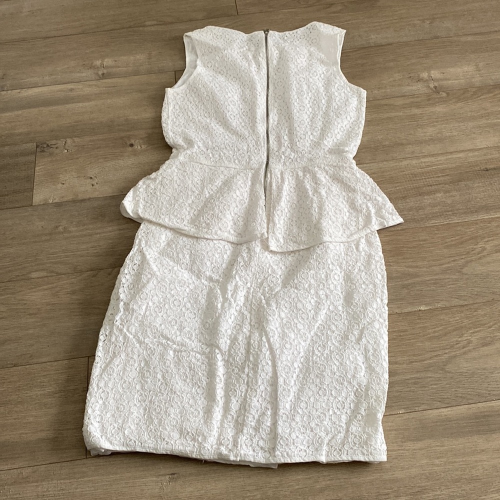 MAX STUDIO white lace fitted peplum dress size 2 shift sheath work - Picture 3 of 3